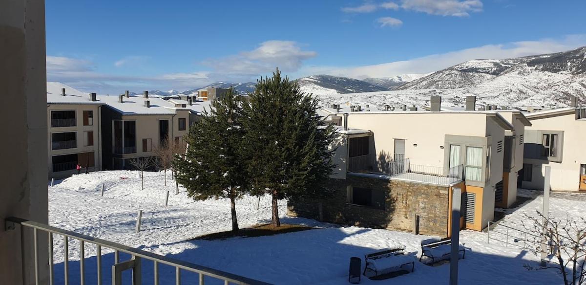 Chalet Adosado Entero, Bbq Y Piscina Comunitaria Sabinanigo Luaran gambar