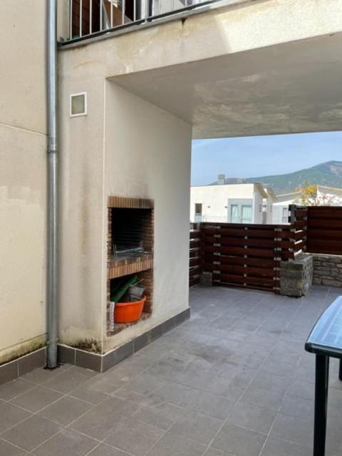 Chalet Adosado Entero, Bbq Y Piscina Comunitaria Sabinanigo Luaran gambar